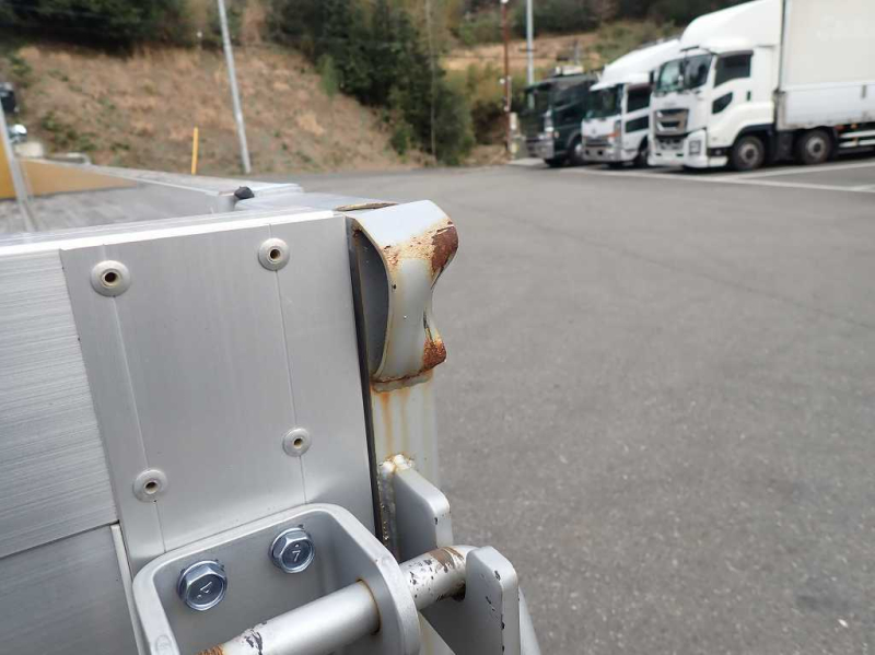 未使用増トンL7200ワイドアルミ平ハイルーフ240PS6速|中古トラックの販売・買取・査定のアイナビ