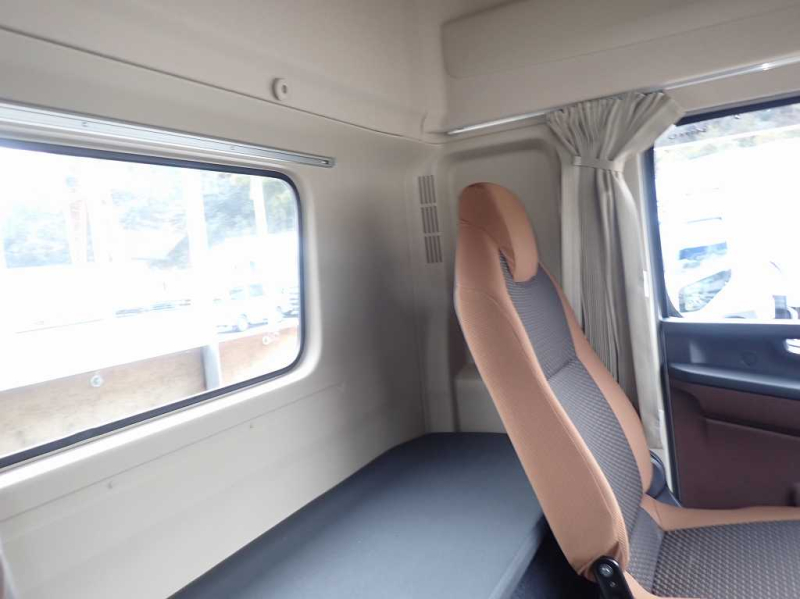 未使用増トンL7200ワイドアルミ平ハイルーフ240PS6速|中古トラックの販売・買取・査定のアイナビ