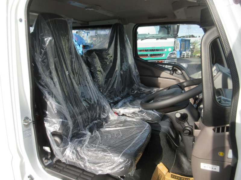 AT Wキャブ 平ボデー 垂直ゲート 積載2トン !!|中古トラックの販売・買取・査定のアイナビ