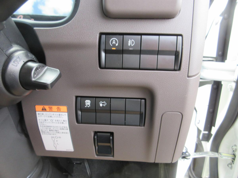 AT Wキャブ 平ボデー 積載2トン 6人乗り !!|中古トラックの販売・買取・査定のアイナビ