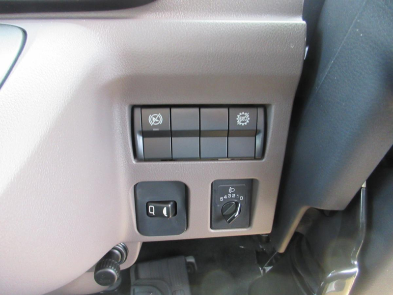 AT Wキャブ 平ボデー 積載2トン 6人乗り !!|中古トラックの販売・買取・査定のアイナビ