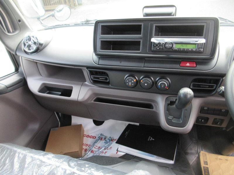 AT Wキャブ 平ボデー 積載2トン 6人乗り !!|中古トラックの販売・買取・査定のアイナビ