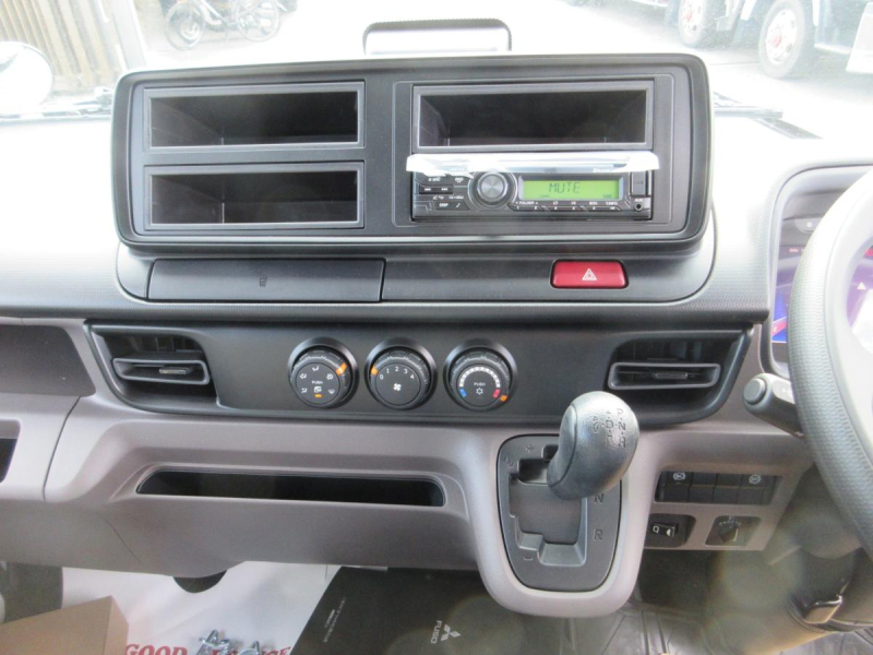 AT Wキャブ 平ボデー 積載2トン 6人乗り !!|中古トラックの販売・買取・査定のアイナビ