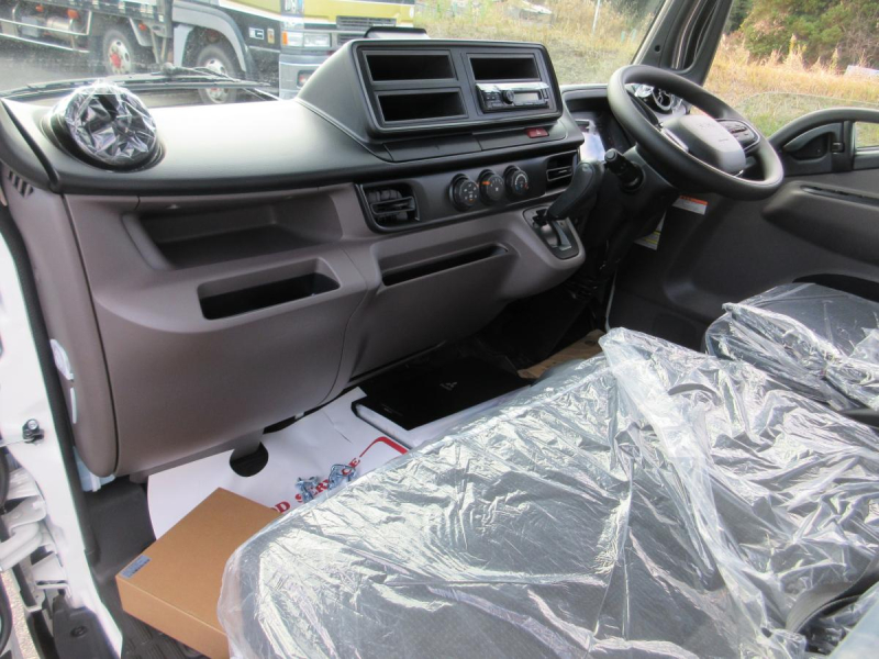 AT Wキャブ 平ボデー 積載2トン 6人乗り !!|中古トラックの販売・買取・査定のアイナビ