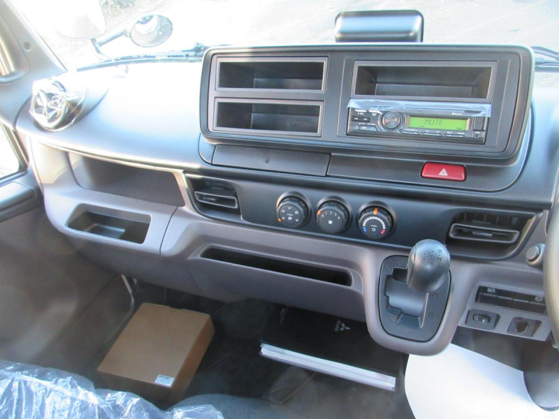 AT 積載3トン 平ボデー 垂直ゲート ショート 平ボデー|中古トラックの販売・買取・査定のアイナビ