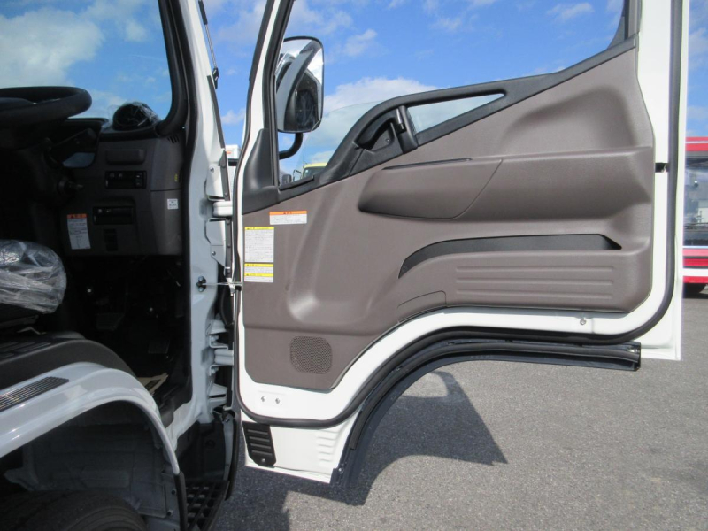 積載3トン 平ボデー 垂直ゲート 高床 5速ミッション !!|中古トラックの販売・買取・査定のアイナビ