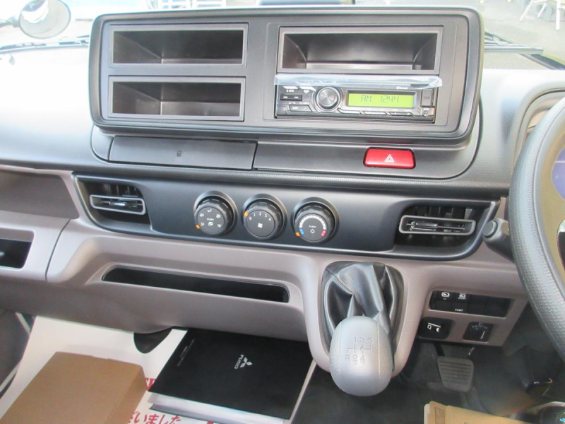 積載量2950Kg 垂直ゲート 平ボデー 高床 5速ミッション|中古トラックの販売・買取・査定のアイナビ