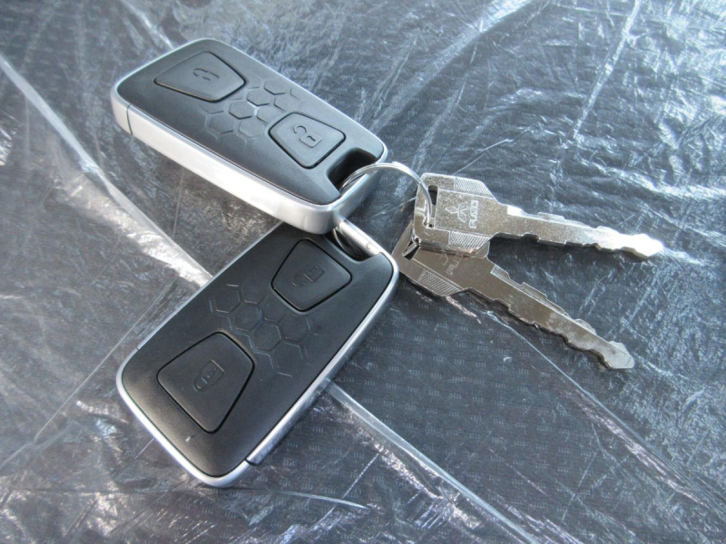 積載量2950Kg 垂直ゲート 平ボデー 高床 5速ミッション|中古トラックの販売・買取・査定のアイナビ