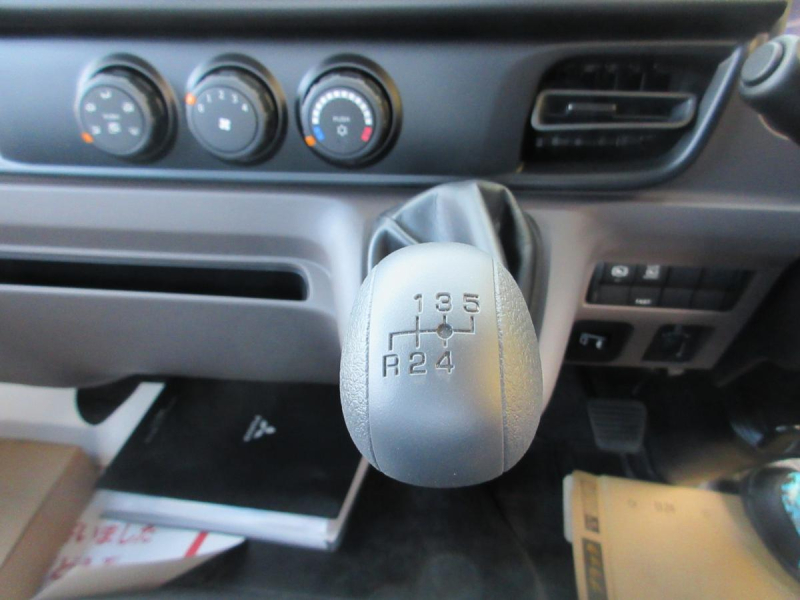 積載量2950Kg 垂直ゲート 平ボデー 高床 5速ミッション|中古トラックの販売・買取・査定のアイナビ