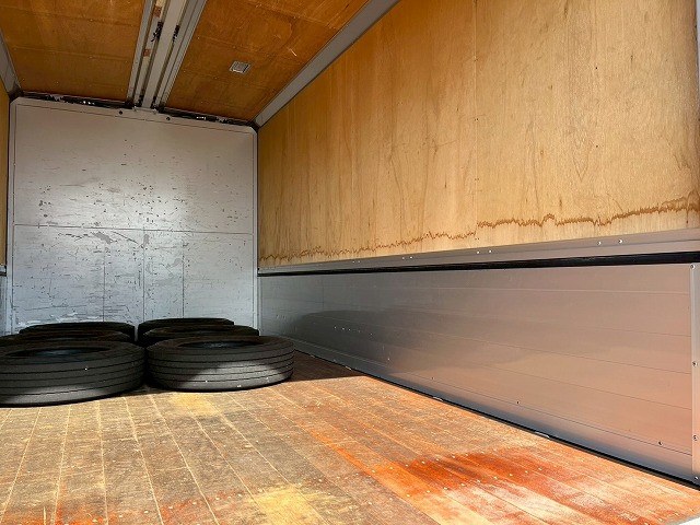 3.5トン積載★ワイド×ロング★内高:210cm★175馬力★5速MT|中古トラックの販売・買取・査定のアイナビ