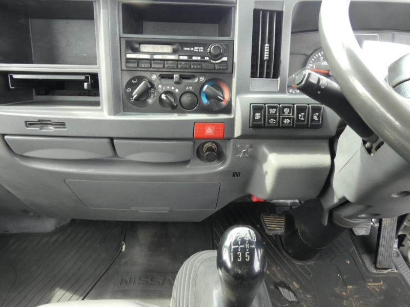 H232トン 平ボディ マニュアルパワーゲート付き|中古トラックの販売・買取・査定のアイナビ