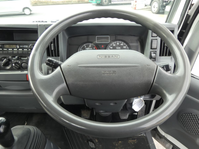 H232トン 平ボディ マニュアルパワーゲート付き|中古トラックの販売・買取・査定のアイナビ