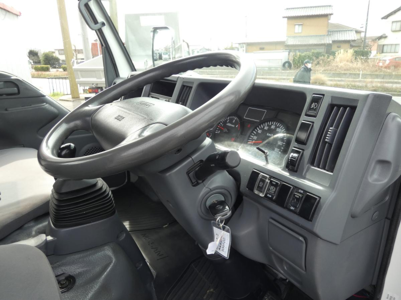 H232トン 平ボディ マニュアルパワーゲート付き|中古トラックの販売・買取・査定のアイナビ