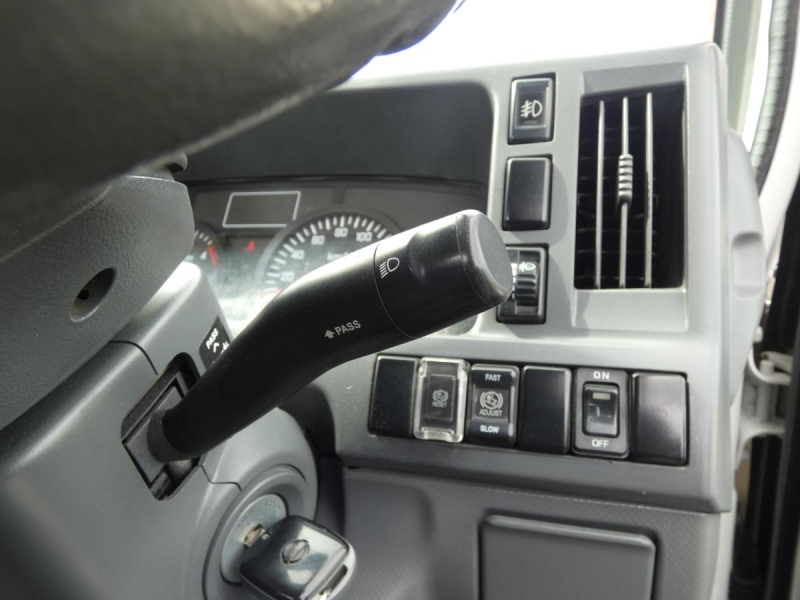 H232トン 平ボディ マニュアルパワーゲート付き|中古トラックの販売・買取・査定のアイナビ