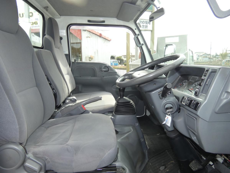 H232トン 平ボディ マニュアルパワーゲート付き|中古トラックの販売・買取・査定のアイナビ