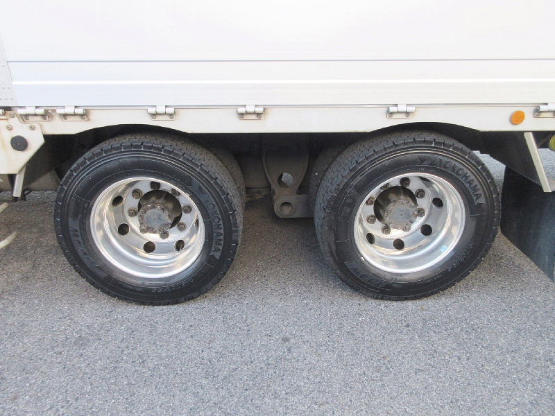 ★9650*2410*2680★4軸低床★7MT★アルミホイール★|中古トラックの販売・買取・査定のアイナビ