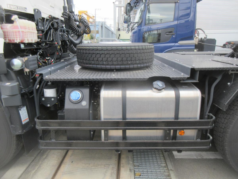 クオン第五輪20トン未使用ハイルーフトラクタ|中古トラックの販売・買取・査定のアイナビ