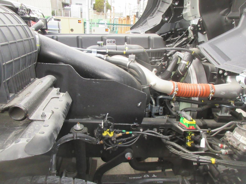 クオン第五輪20トン未使用ハイルーフトラクタ|中古トラックの販売・買取・査定のアイナビ