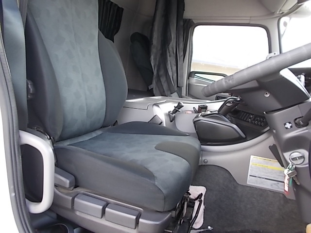 令和2年式 クオンアルミウイング|中古トラックの販売・買取・査定のアイナビ