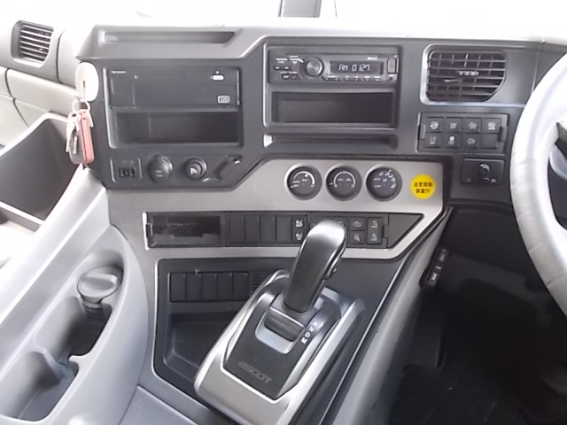 令和2年式 クオンアルミウイング|中古トラックの販売・買取・査定のアイナビ