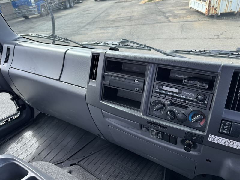 6200ワイド床縞鉄板|中古トラックの販売・買取・査定のアイナビ