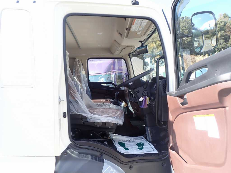 未使用 Ⅼ6120ワイド エアサス 240PS 6速 アルミブロック|中古トラックの販売・買取・査定のアイナビ