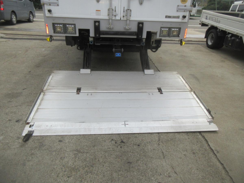 クオンハイルーフウイング格納パワーゲート付|中古トラックの販売・買取・査定のアイナビ