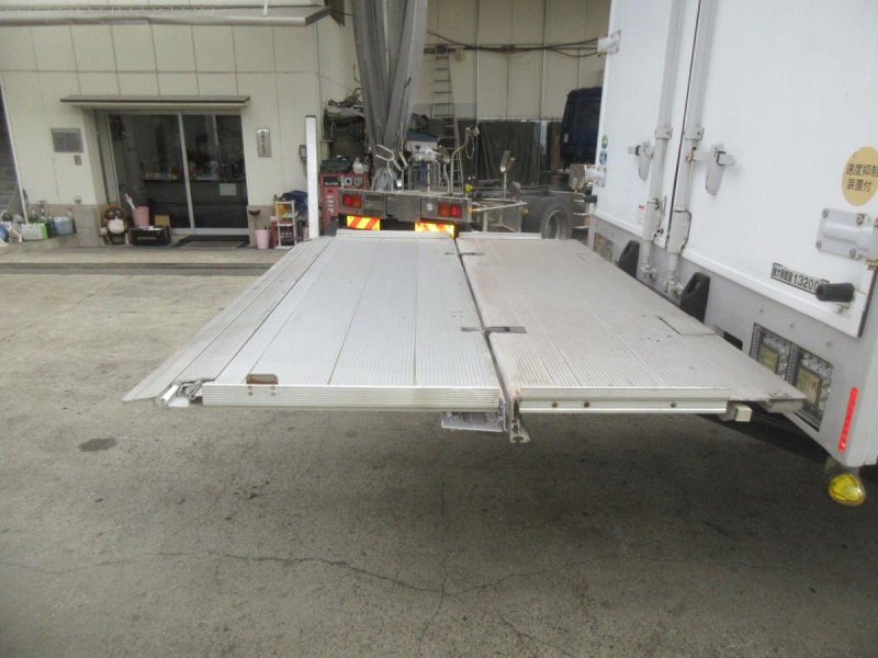 クオンハイルーフウイング格納パワーゲート付|中古トラックの販売・買取・査定のアイナビ