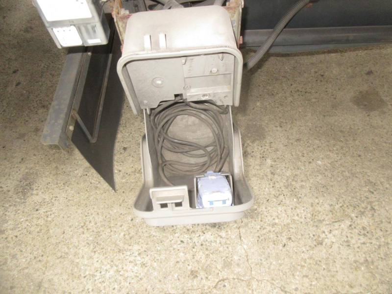 クオンハイルーフウイング格納パワーゲート付|中古トラックの販売・買取・査定のアイナビ