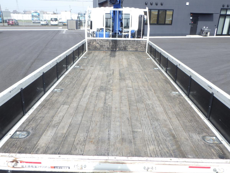 タダノ4段ワイドアウトリガフック格納2.93t吊ラジコン|中古トラックの販売・買取・査定のアイナビ