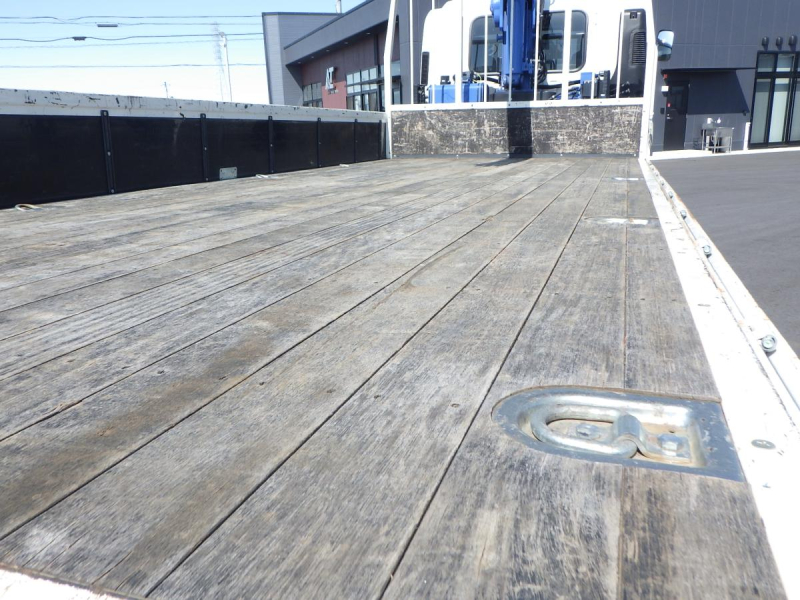 タダノ4段ワイドアウトリガフック格納2.93t吊ラジコン|中古トラックの販売・買取・査定のアイナビ