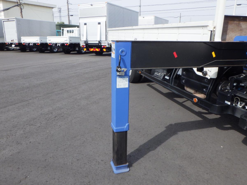 タダノ4段ワイドアウトリガフック格納2.93t吊ラジコン|中古トラックの販売・買取・査定のアイナビ