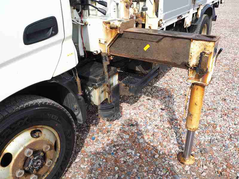 日野デュトロ4WD3段クレーンラジコン積載3t|中古トラックの販売・買取・査定のアイナビ