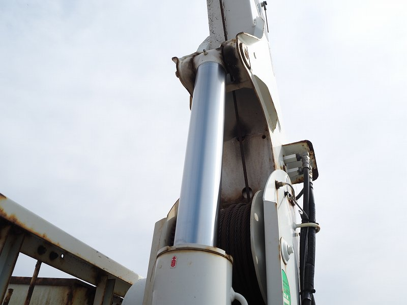 日野デュトロ4WD3段クレーンラジコン積載3t|中古トラックの販売・買取・査定のアイナビ