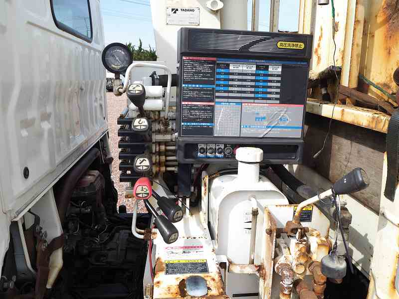 日野デュトロ4WD3段クレーンラジコン積載3t|中古トラックの販売・買取・査定のアイナビ