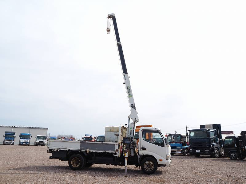 日野デュトロ4WD3段クレーンラジコン積載3t|中古トラックの販売・買取・査定のアイナビ