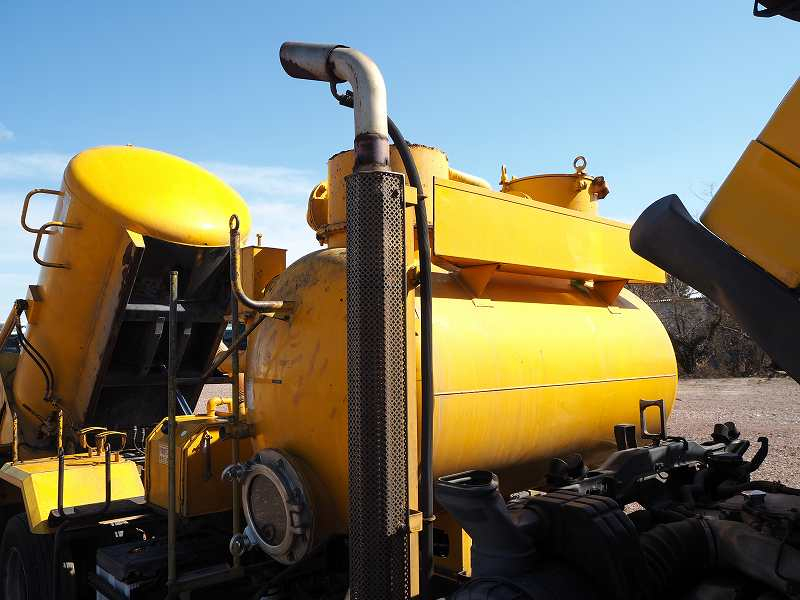 日野レンジャー新明和製強力吸引車汚泥吸引車|中古トラックの販売・買取・査定のアイナビ