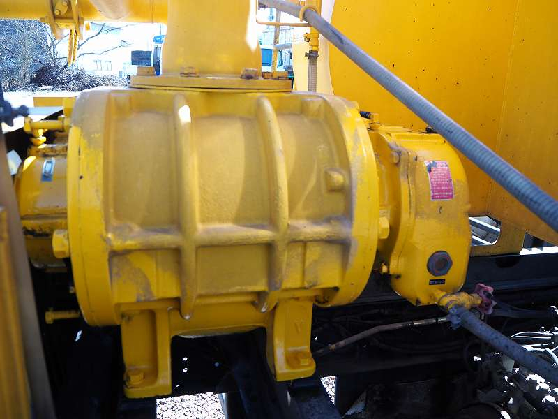 日野レンジャー新明和製強力吸引車汚泥吸引車|中古トラックの販売・買取・査定のアイナビ