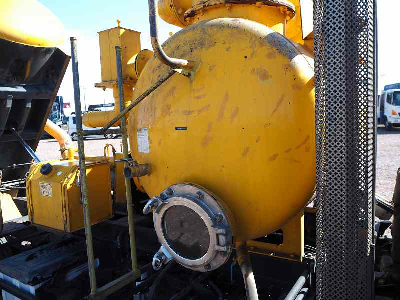 日野レンジャー新明和製強力吸引車汚泥吸引車|中古トラックの販売・買取・査定のアイナビ