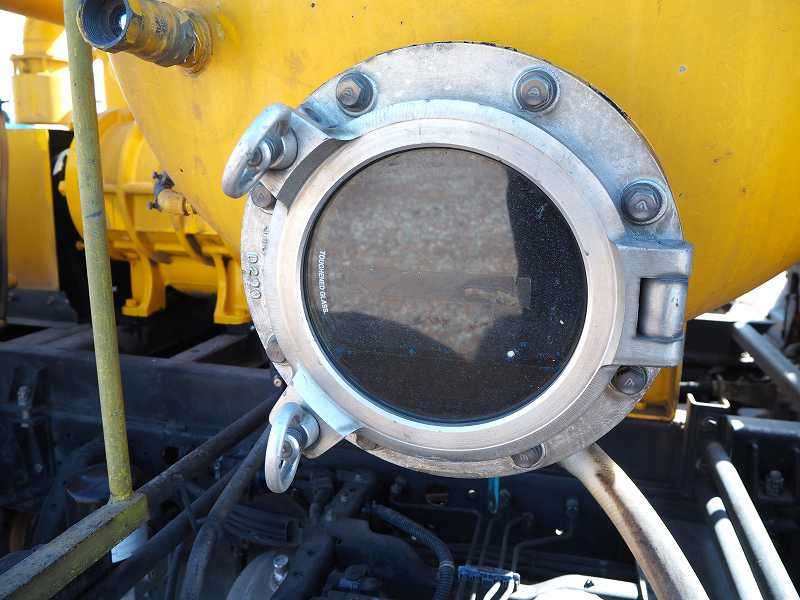 日野レンジャー新明和製強力吸引車汚泥吸引車|中古トラックの販売・買取・査定のアイナビ