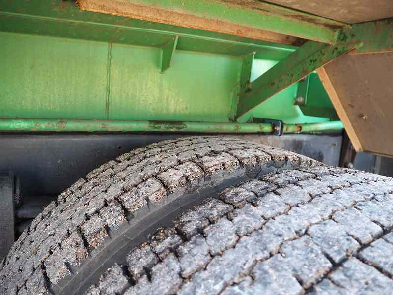 いすゞギガ東急車両製バキュームカー糞尿車|中古トラックの販売・買取・査定のアイナビ