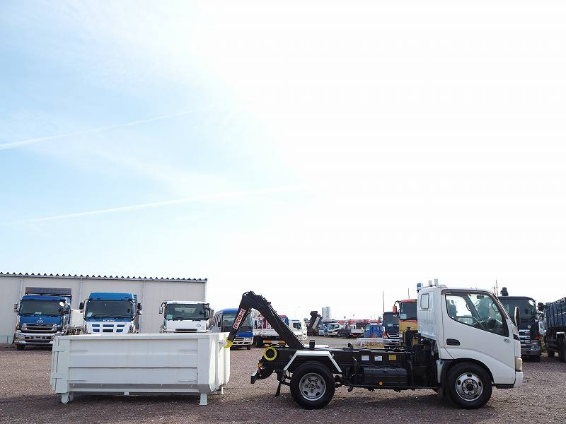 日野デュトロ極東製アームロールフックロール3t|中古トラックの販売・買取・査定のアイナビ