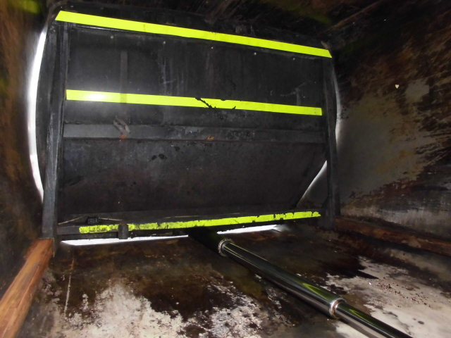 2Tパッカー車プレス式押出式清掃車塵芥車4.1立米オートマ|中古トラックの販売・買取・査定のアイナビ