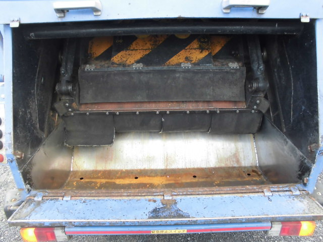 2Tパッカー車プレス式押出式清掃車塵芥車4.1立米オートマ|中古トラックの販売・買取・査定のアイナビ