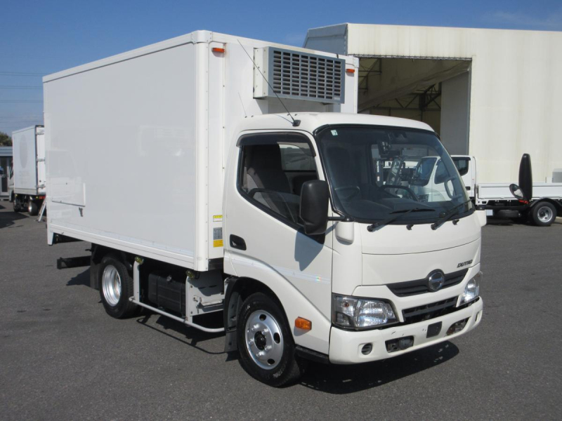 AT 冷蔵冷凍車 セミロングサイズ 積載2トン !!|中古トラックの販売・買取・査定のアイナビ