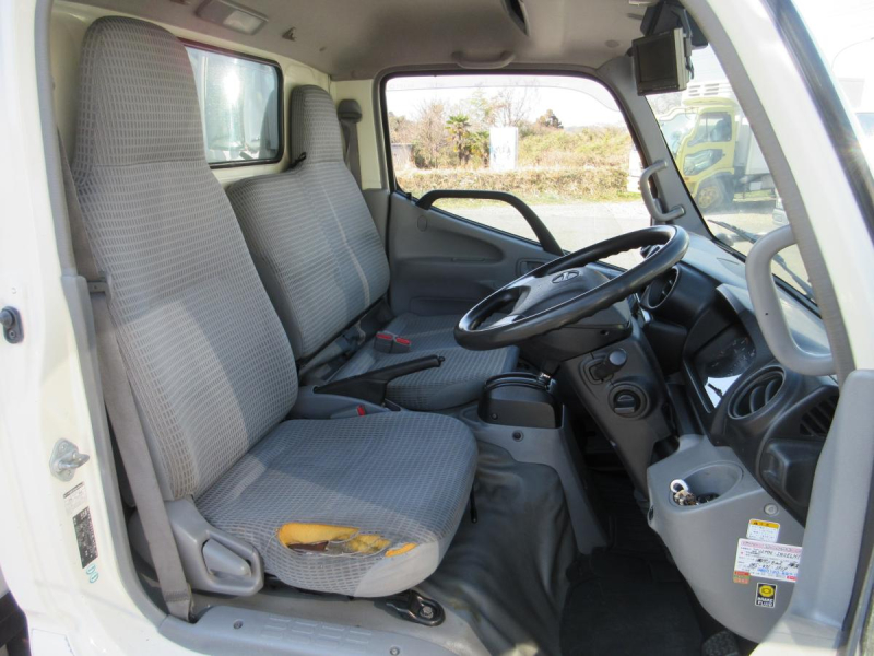 AT 冷蔵冷凍車 セミロングサイズ 積載2トン !!|中古トラックの販売・買取・査定のアイナビ