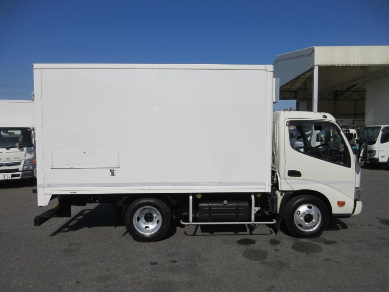 AT 冷蔵冷凍車 セミロングサイズ 積載2トン !!|中古トラックの販売・買取・査定のアイナビ