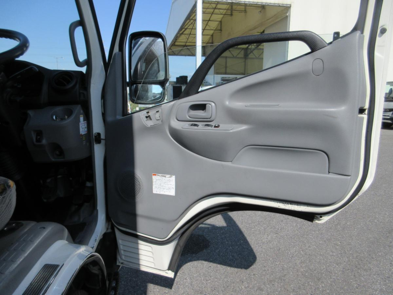 AT 冷蔵冷凍車 セミロングサイズ 積載2トン !!|中古トラックの販売・買取・査定のアイナビ