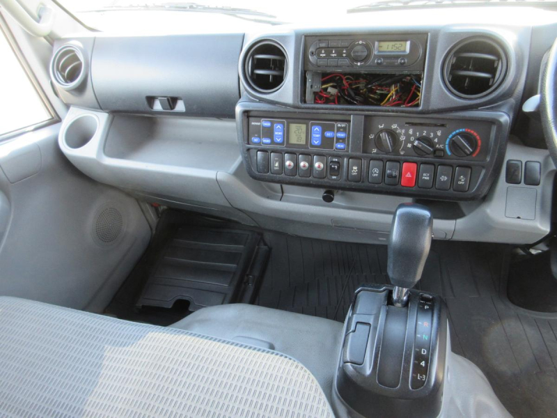 AT 冷蔵冷凍車 セミロングサイズ 積載2トン !!|中古トラックの販売・買取・査定のアイナビ