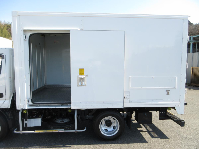 AT 冷蔵冷凍車 セミロングサイズ 積載2トン !!|中古トラックの販売・買取・査定のアイナビ